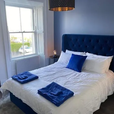 Apartment Stanley Place Na Clocha Liatha